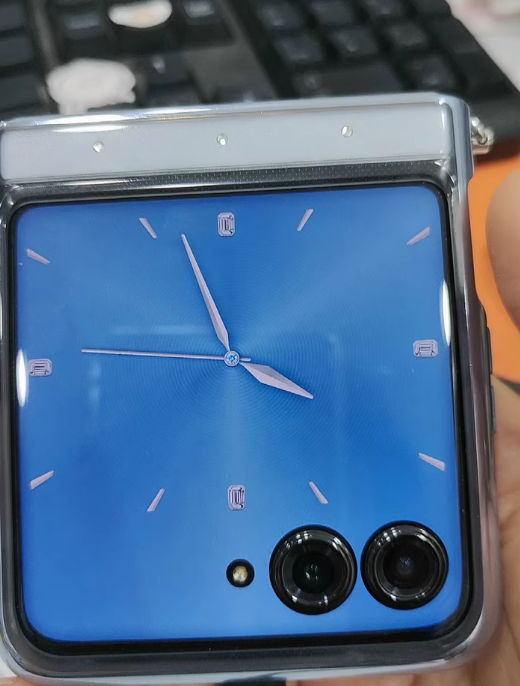 联想moto Razr60 3.6英寸外屏折叠手机